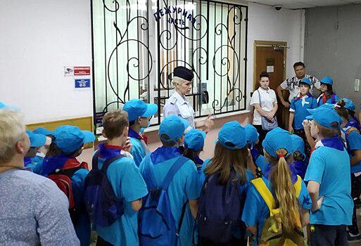 Сотрудники ГИБДД напомнили детям из Щукина о правилах дорожного движения