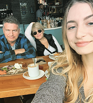 Супруги Анжелика Варум и Леонид Агутин нежно поздравили дочь с 20-летием