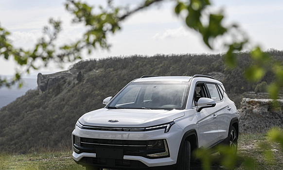 Названа стоимость аренды кроссовера «Москвич 3»