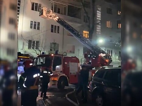 Пожарные полностью ликвидировали возгорание в квартире на Смоленском бульваре