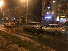 В Самаре 18-летний лихач на Lada Priora попал в больницу, устроив ДТП с тремя машинами