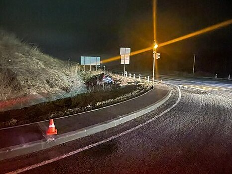 В Багратионовском районе легковушка вылетела в кювет, водителя увезли на скорой
