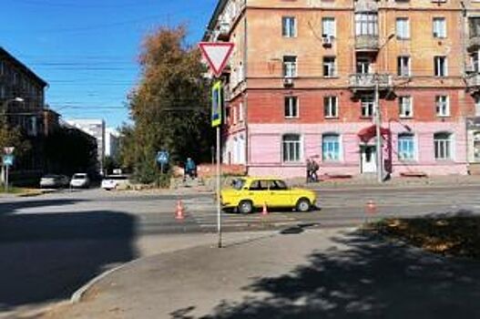 63-летняя женщина попала под авто на пешеходном переходе в Новосибирске