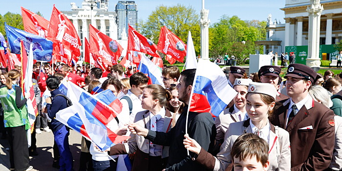 Первомайские шествия в Москве завершились концертами с песнями советских лет