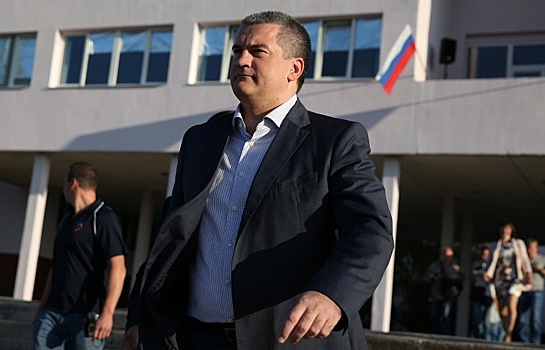 Аксенов отказался отстранять подозреваемого в мошенничестве министра
