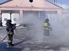 В Туве сотрудника пожарной охраны коллеги  на прощание символично облили водой