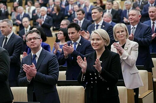 Депутаты Госдумы аплодисментами поблагодарили участников операции «Поток»