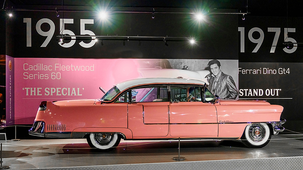 Первым «розовым Cadillac» стала модель Fleetwood Series 60, затем появился тот самый Cadillac Sixty Special Fleetwood, который всем и запомнился. Это была синяя машина с чёрной крышей, которую сосед Элвиса перекрасил в именной оттенок Elvis Rose. Позднее автомобиль Пресли разбили, а после восстановления у машины поменялся салон и появилась белая крыша.