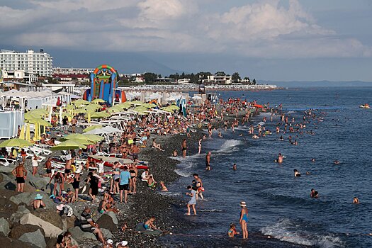 «Это ад»: Туристы поделились впечатлениями с пляжа в Сочи