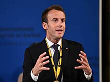 СМИ: свадебным подарком Макрона некурящему принцу Гарри может стать зажигалка в стиле Джеймса Бонда