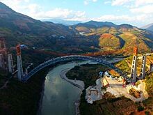 В Китае завершили строительство уникального моста