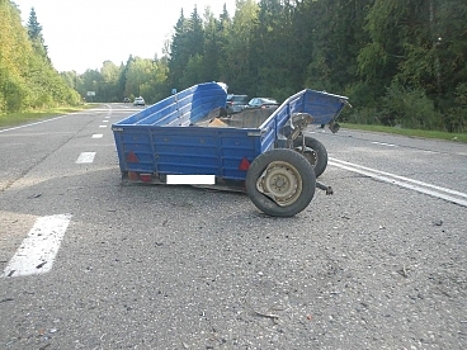 Оторвавшийся на ходу автоприцеп под Костромой покалечил людей