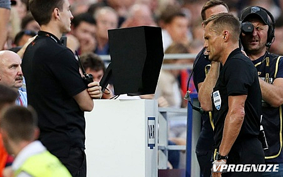 Сухина указал, какие сложности возникнут при объявлении арбитрами решений при использовании ВАР