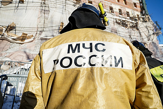 В Москве спасли 2 человек, которые оказались зажаты в авто после ДТП