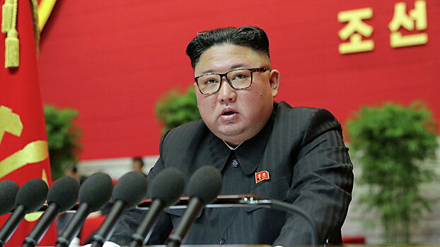 Похудевший Ким Чен Ын пришел на военный парад в Пхеньяне