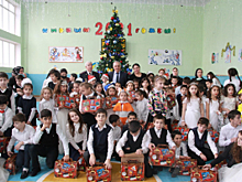 В Дагестане полицейские поздравили воспитанников школы-интерната в Ленинкенте с наступающим Новым годом  