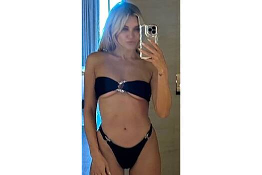 Экс-вокалистка The Pussycat Dolls показала фигуру в бикини