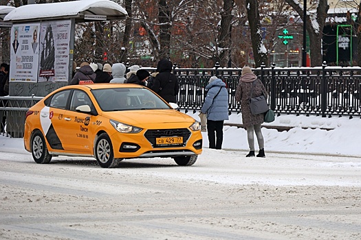 Суд объяснил, в каких случаях ущерб по ДТП возмещает таксопарк, а не водитель
