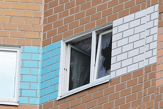 В Удомле фрагменты БПЛА попали в окно квартиры жилого дома