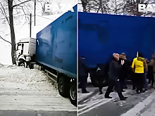 В Сибири водители руками передвинули огромную фуру. Она им мешала