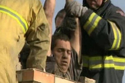 Пьяный пилот провел 6 часов вверх ногами в камине