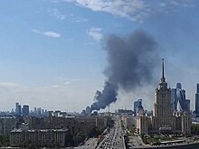 Крупный пожар произошел у метро Парк Победы в Москве