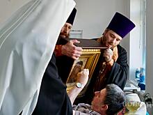 Раненым бойцам СВО в госпиталь Вологды привезли Казанскую икону Божией Матери