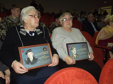 Орловце Днём морской пехоты поздравил Герой России