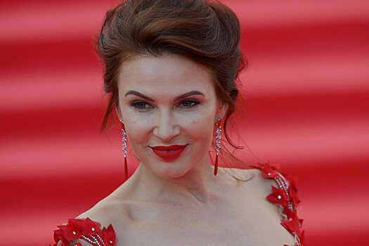 Актриса Бледанс заявила, что Топалов незаслуженно рано покинул "Звезды в Африке"