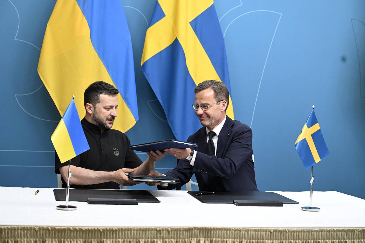Зеленский подписал оборонное соглашение с Швецией