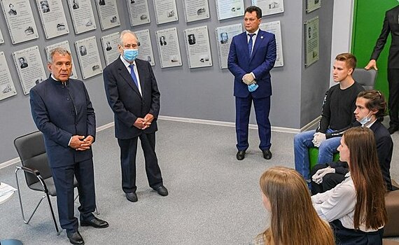 Рустам Минниханов: "Школы мы строим не для того, чтобы они стояли — максимально дети должны быть в школе"