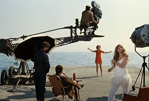 Кто исполнил песню "Звенит январская вьюга"