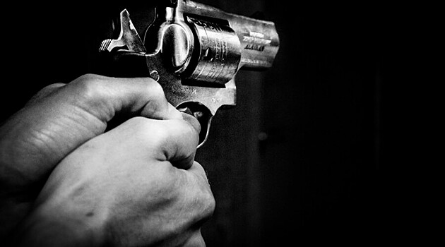 Пытавшийся ограбить банк мужчина устроил стрельбу в Москве
