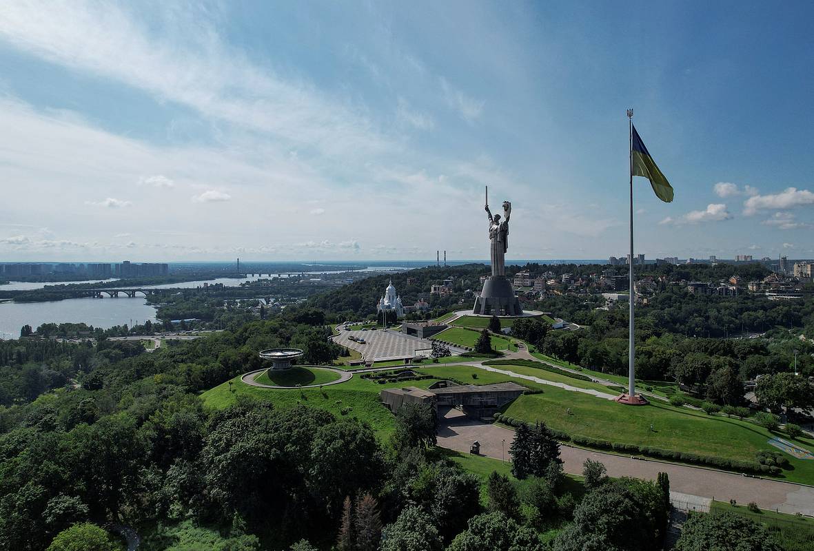 Памятник Гагарину запланировали снести в Киеве