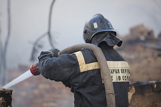 В Серафимовичском районе больше двух часов тушили пожар в частном доме