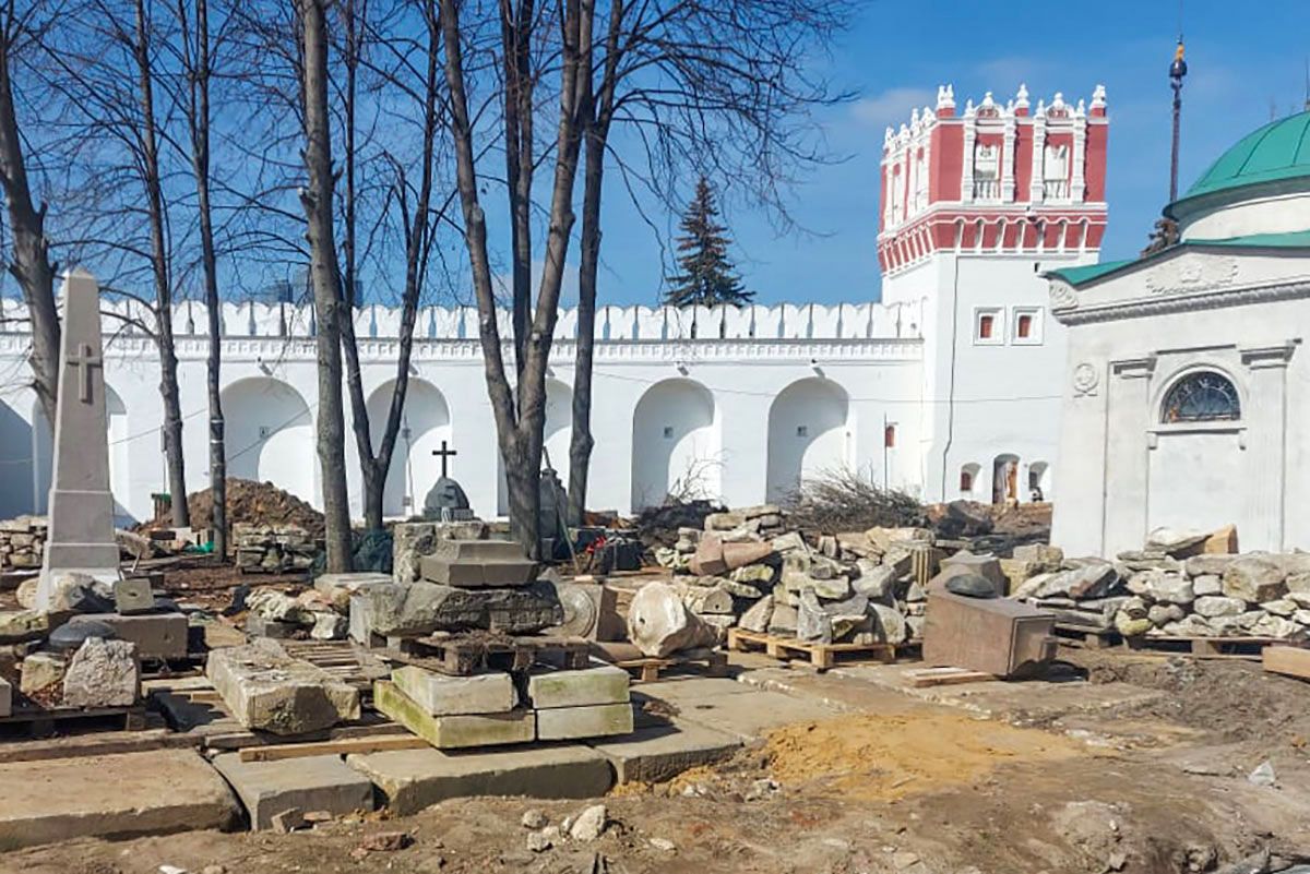 Следы старинного некрополя нашли на территории Новодевичьего монастыря