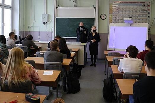 Полицейские провели в школе района Савёлки профилактическую беседу в рамках акции «Дети России – 2021»