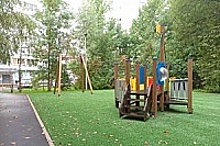 В районе Матушкино завершается благоустройство детской площадки