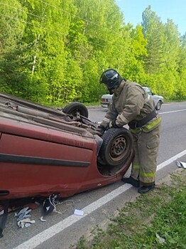 В Калужской области два человека пострадали в перевернувшемся Chevrolet