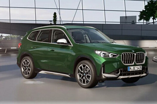 2023 BMW X1 XLine в цвете Sanremo Green