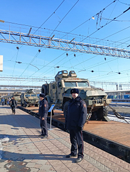 В Челябинске транспортные полицейские обеспечили безопасность граждан во время встречи поезда «Сила в Правде»