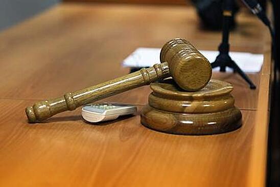 Российского депутата отдали под суд за изнасилование 14-летней племянницы жены