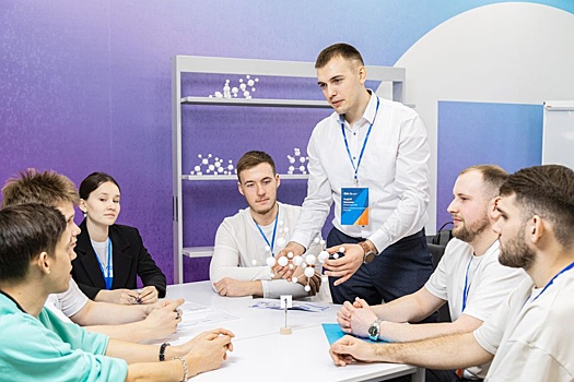 Юным омичам рассказали о востребованных профессиях и карьерном росте в нефтепереработке