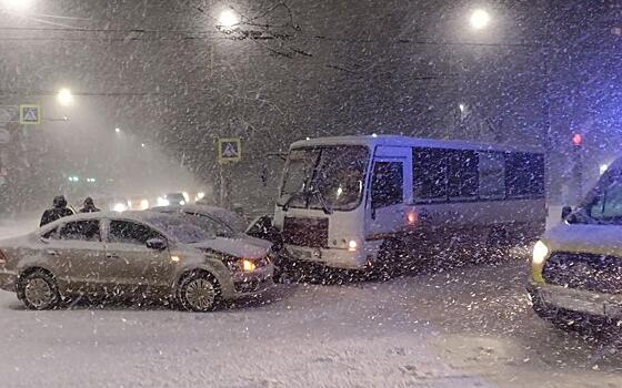В центре Рязани произошло серьёзное ДТП с участием автобуса