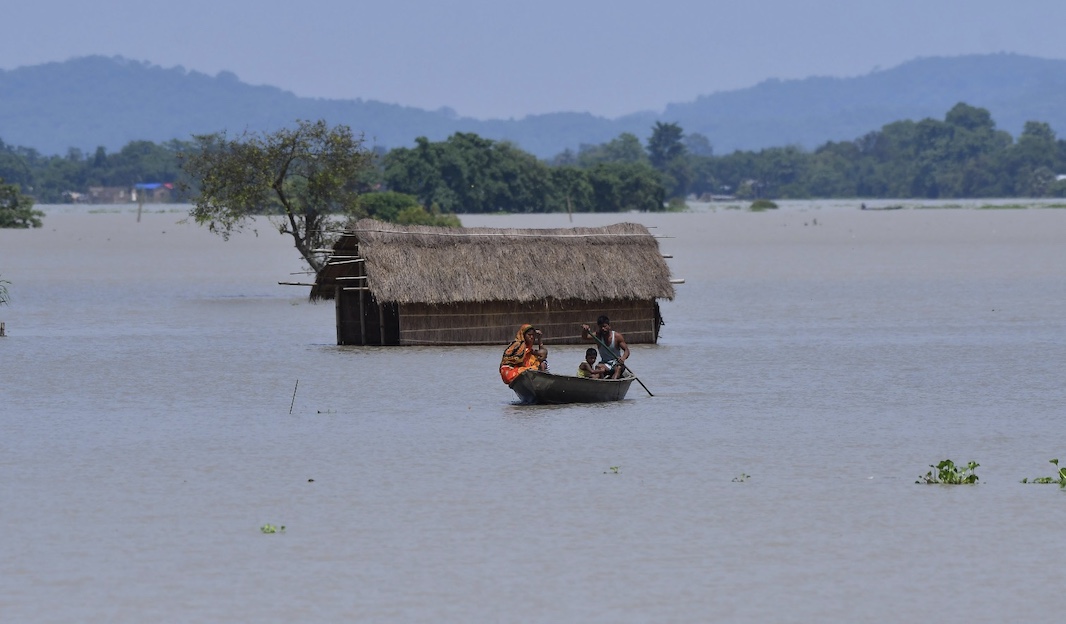 СМИ: в Индии шесть человек погибли из-за дождей и оползней