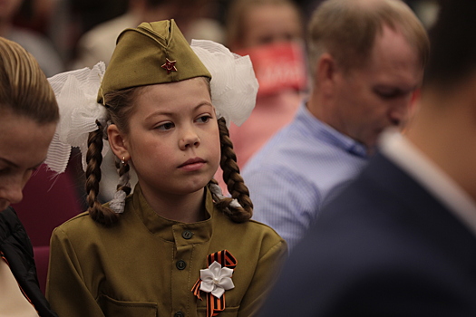 Юные лауреаты спели о войне