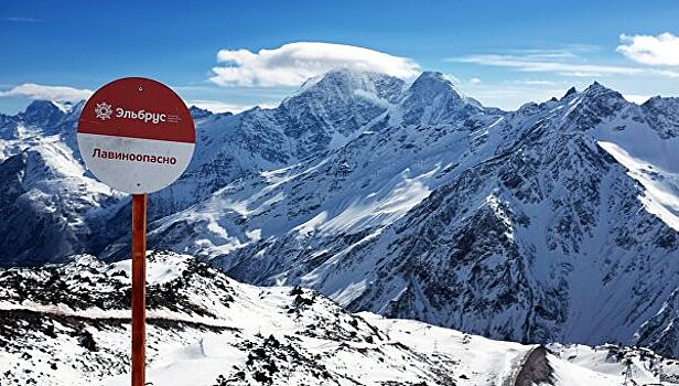 В Приэльбрусье альпинисты сорвались с горы