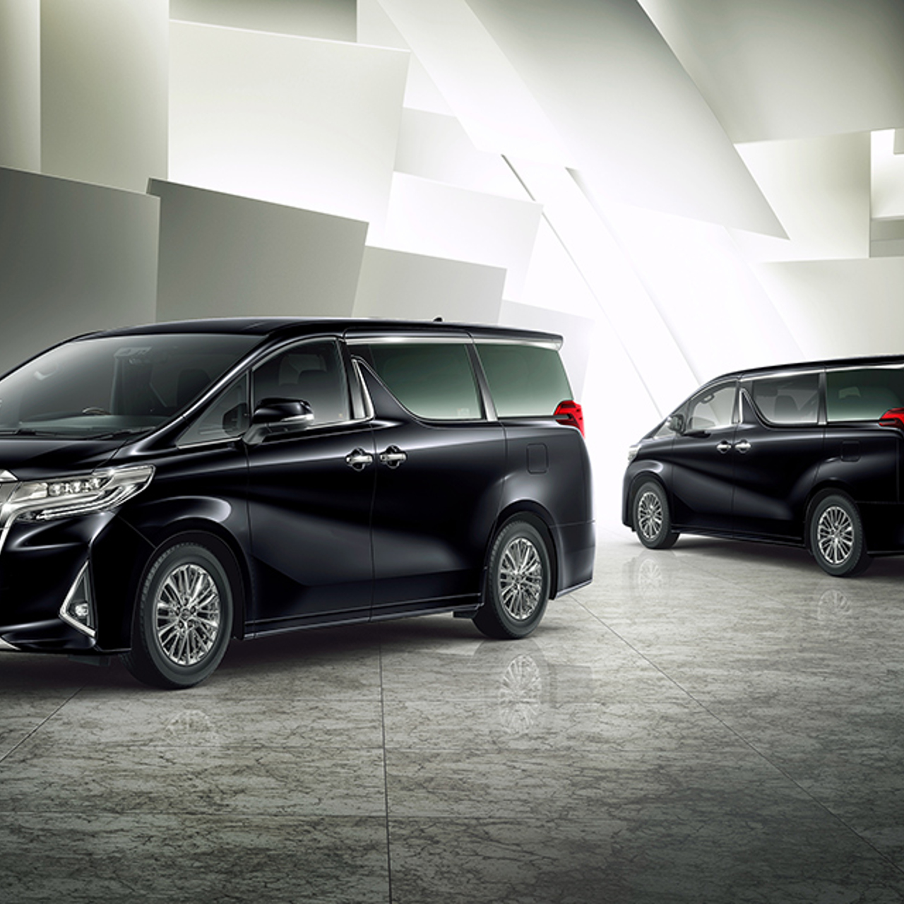 Минивэн Toyota Alphard после обновления подорожал на 800 тысяч рублей -  Рамблер/авто