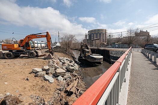 Работа по предупреждению последствий стихии продолжается в столице Приморья
