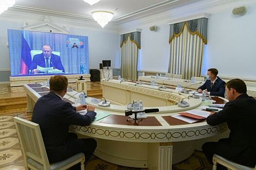 Евгений Куйвашев дал поручения по завершению обустройства тротуара и «карманов» для остановки транспорта в Первоуральске